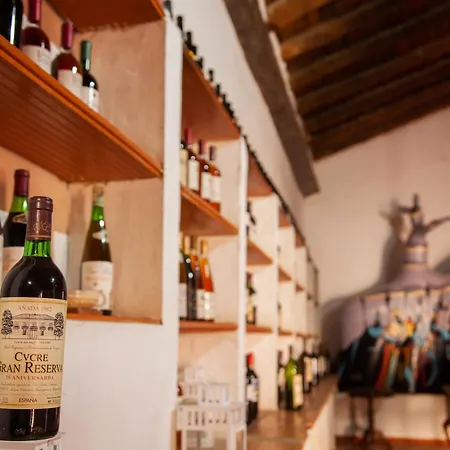 Bodega Vera De Estenas ホテル ウティエル